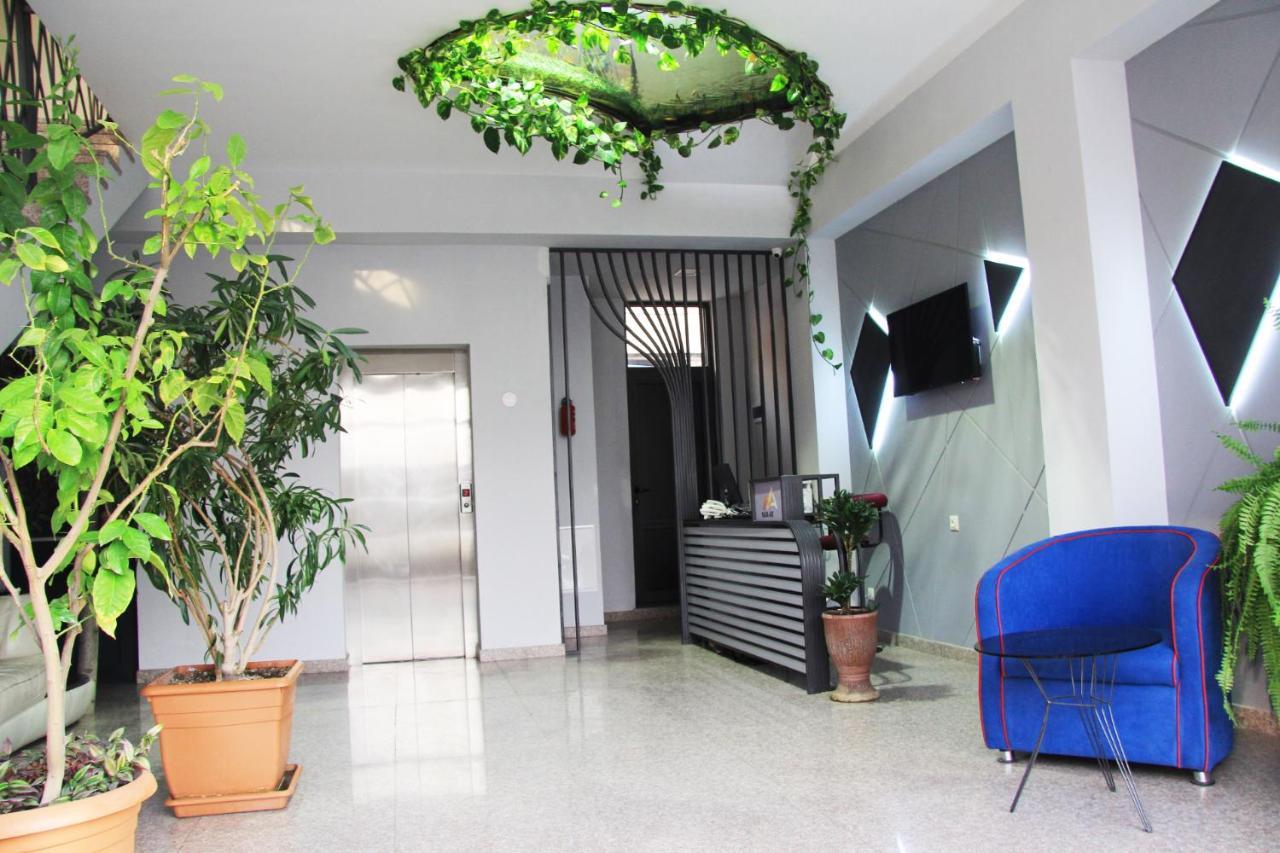 Nice Hotel Erevan Exterior foto