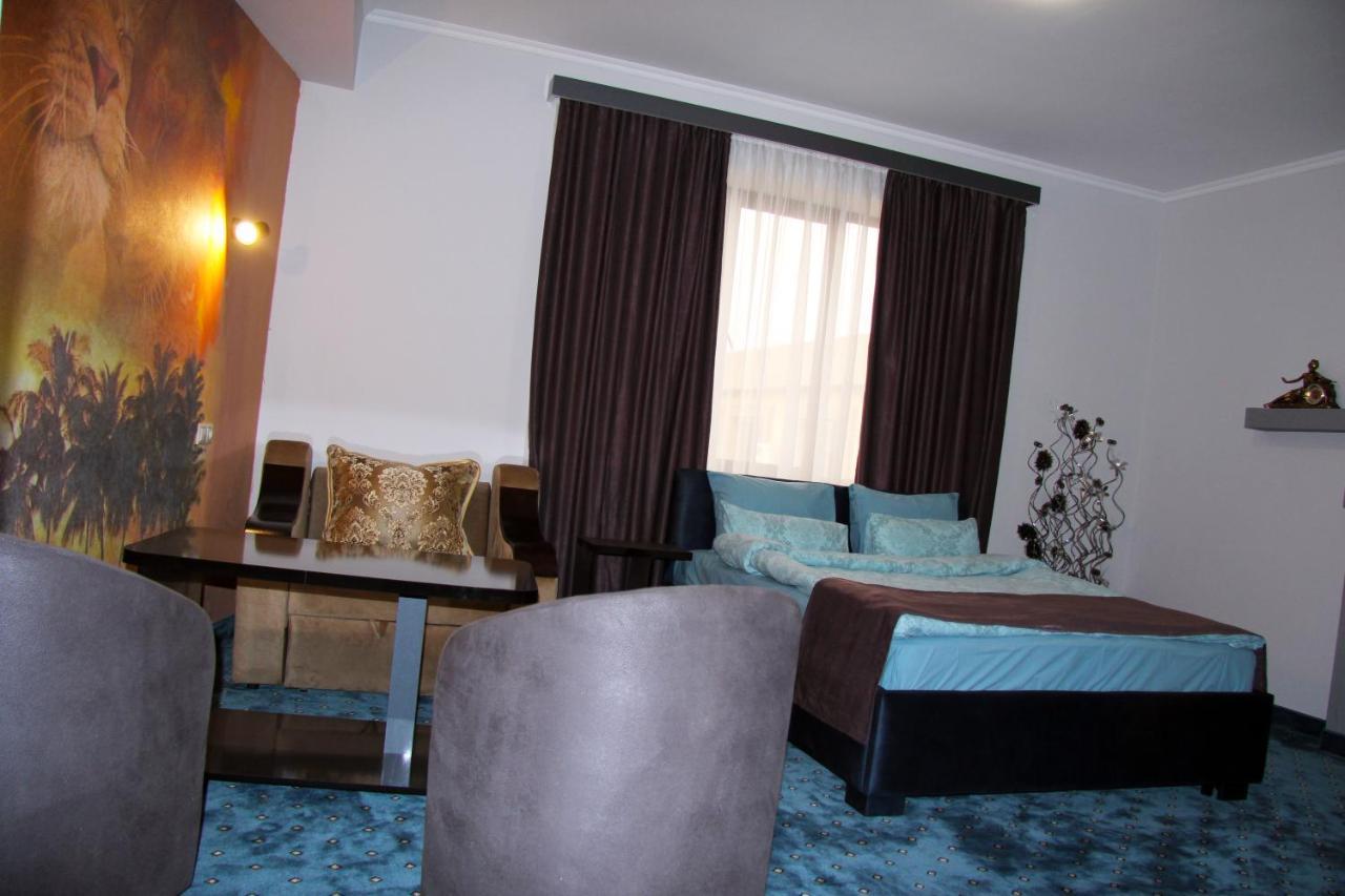 Nice Hotel Erevan Exterior foto