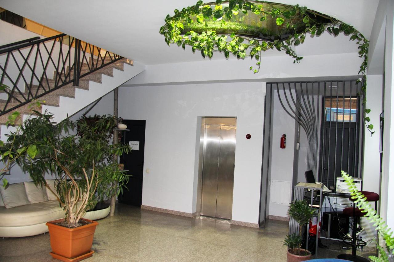 Nice Hotel Erevan Exterior foto